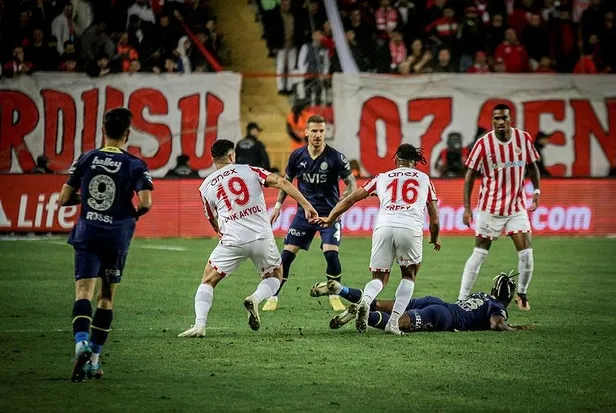 canli-anlatim-antalyaspor-fenerbahce-canli-anlatim-ilk-duduk-caldi-1672773122286.jpeg