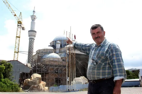 sosyal-medya-bu-camiyi-konusuyor-giresun-eynesildeki-yesil-cami-mimarisi-ve-semaver-seklindeki-minaresiyle-dik-1655720618659.jpg Sosyal medya bu camiyi konuşuyor! Giresun Eynesil'deki Yeşil Cami mimarisi ve semaver şeklindeki minaresiyle dikkat çekiyor-4