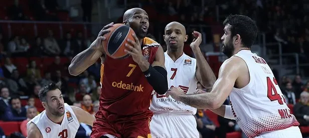 EA7 Emporio Armani Milan'a Aslan pençesi!