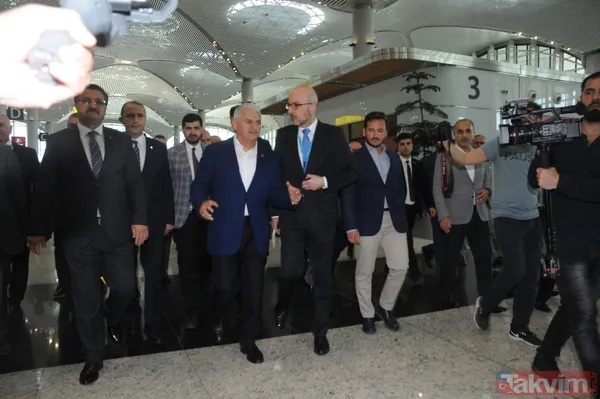 Binali Yıldırım havalimanı taksisinin direksiyonuna geçti - 7