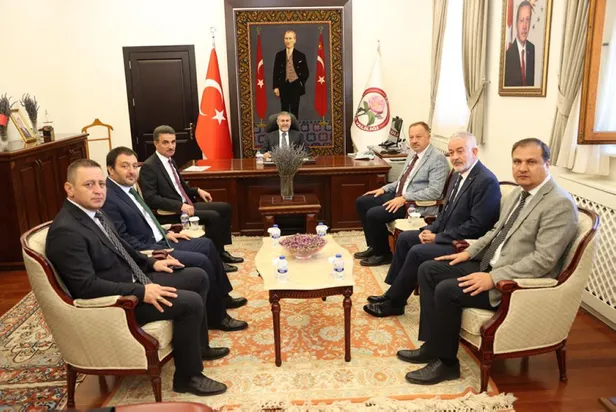 hazine-ve-maliye-bakani-nebatiden-enflasyon-mesaji-paketlerle-dar-gelirlileri-rahatlatacak-tedbirleri-aliyoruz-1662656168742.jpg Hazine ve Maliye Bakanı Nebati'den enflasyon mesajı: Paketlerle dar gelirlileri rahatlatacak tedbirleri alıyoruz-4