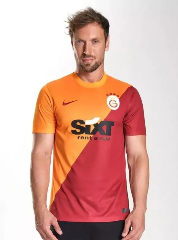 galatasarayda-yeni-forma-tanitildi-dikkat-ceken-detay-1631606945886.jpg Galatasaray'da yeni forma tanıtıldı! Dikkat çeken detay-3