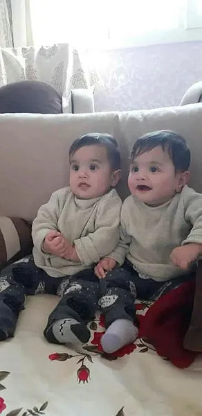 yanginda-olen-2-yasindaki-ikiz-kiz-kardesin-cenazesi-topraga-verildi-1615141092555.jpg Yangında ölen 2 yaşındaki ikiz kız kardeşin cenazesi toprağa verildi-6