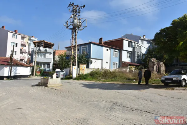 Yolun ortasında sır mezar! Araçlar yavaşladığı için mahalleli kaldırmadı - 12