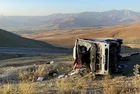 Van'da feci kaza! Göçmenleri taşıyan midibüs şarampole yuvarlandı: 5 ölü, 7'si polis 26 yaralı