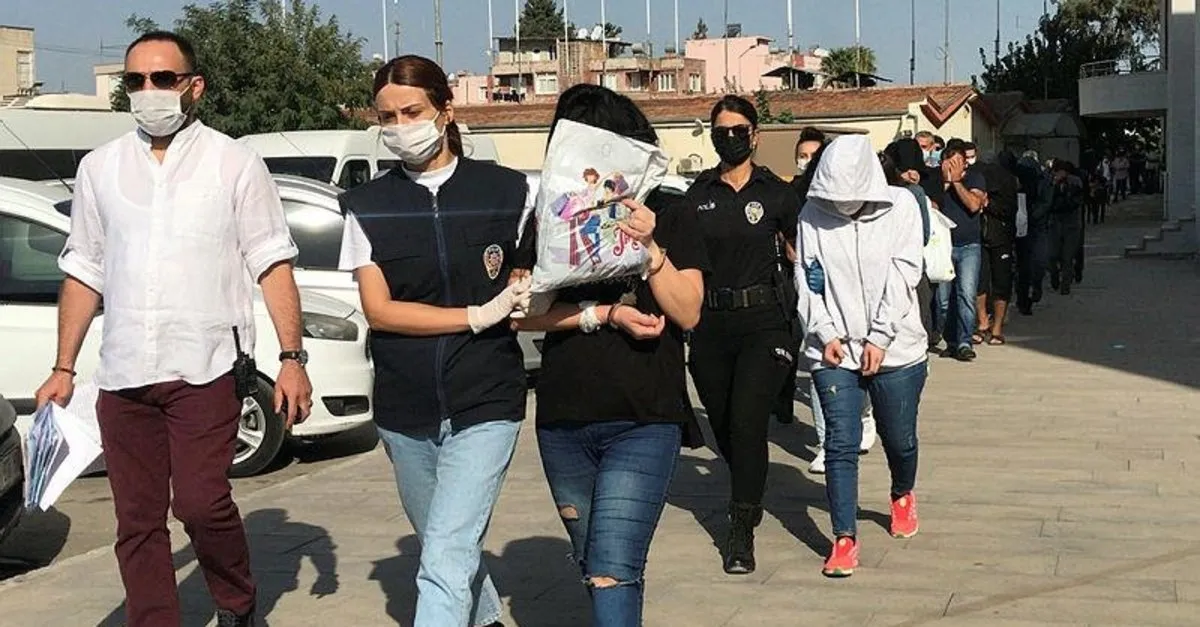 Son Dakika Kendisini Dis Hekimi Olarak Tanitan Su Tesisatcisi Swinger Partisine Katilan Ciftleri Dolandirdi Takvim