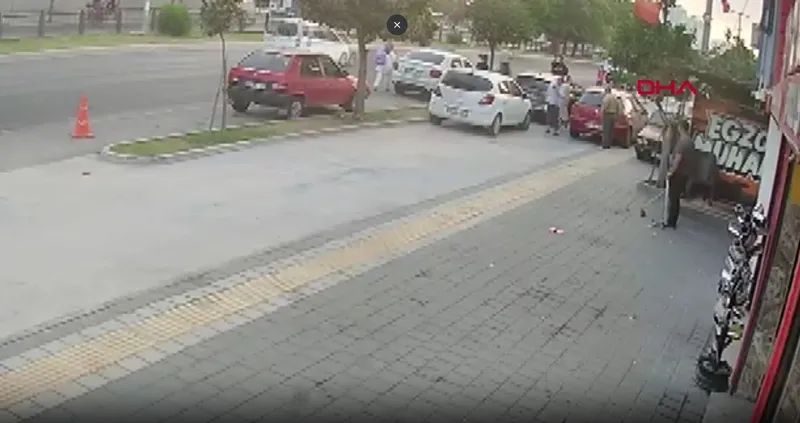 adana-iki-ay-arayla-komsulari-tarafindan-darbedildiler-babanin-disleri-kirildi-anne-ile-oglu-bicaklandi-1764837462648.jpeg Güvenlik kamerası görüntüleri (DHA)