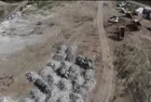 İskenderun'da enkaz kaldırma çalışmaları havadan görüntülendi: Döküm sahasına bir kamyon giriyor bir diğeri çıkıyor