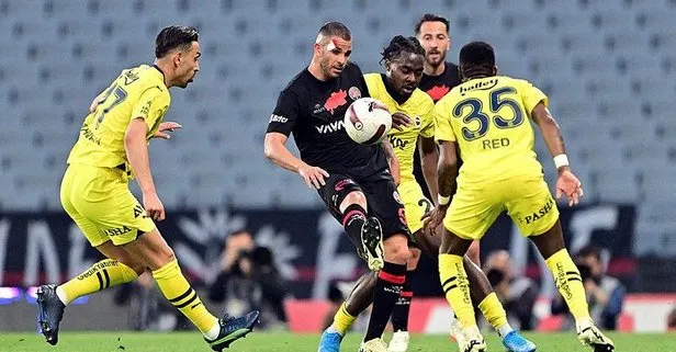 Kanarya ’Gümrük’ten geçti | Fenerbahçe geriye düştüğü karşılaşmadan 3 puanı aldı! İşte maçta yaşananlar...