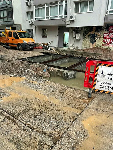 İzmir'de vatandaşı isyan ettiren olay! Şehrin göbeğine yapılan foseptik çukuruna sert tepki!-2