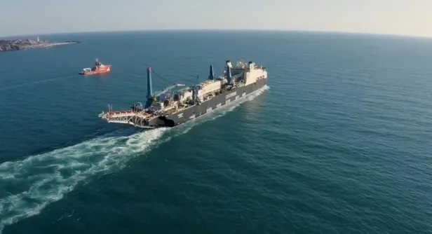 yuzyilin-projesi-adim-adim-ilerliyor-castorone-gemisi-karadeniz-gazi-icin-derin-denize-borulari-serecek-1657057966005.jpeg Yüzyılın projesi, adım adım ilerliyor! Castorone gemisi Karadeniz gazı için derin denize boruları serecek-4