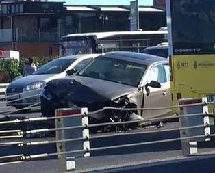 Metrobüs yolunda kaza! Seferler durdu