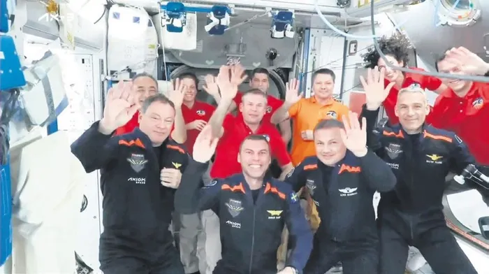 Alper Gezeravcı uzaydan ilk bağlantıyı Başkan Erdoğan ile gerçekleştirdi-4