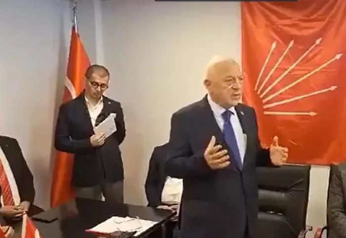chpde-skandal-bitmiyor-talih-ozcandan-vatandasa-hakaret-1702381192193.jpeg CHP'de skandal bitmiyor! Talih Özcan'dan vatandaşa hakaret-2