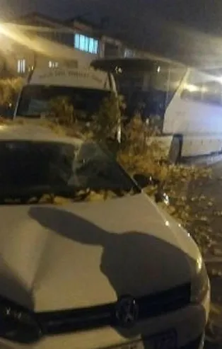 Freni boşalan sürücüsüz otobüs dehşet saçtı! 5 aracı biçti yine de duramadı