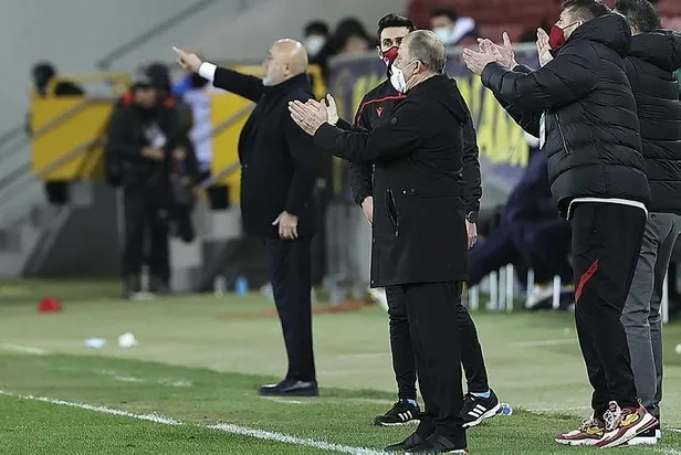 ankaragucu-galatasaray-macinda-mostafa-mohamedin-kirmizi-kart-pozisyonu-vara-gitmedi-fatih-terim-ve-ekibi-cildirdi-1614794742243.jpeg Ankaragücü - Galatasaray maçında Mostafa Mohamed'in kırmızı kart pozisyonu VAR'a gitmedi! Fatih Terim ve ekibi çıldırdı-4