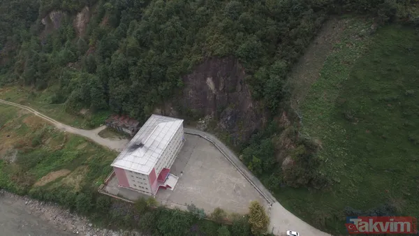Öğrenciler ölümle burun burunaydı! Rize Ardeşen'de kaya parçalarına karşı çelik ağlar örülüyor - 4