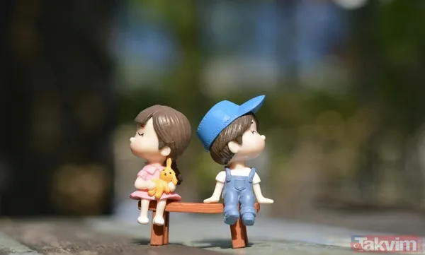 Cassie'ye Göre, Telefonu Gizleme, Dış Görünüşe Normalden Fazla Özen Gösterme, İşte Geç Kalma Gibi Durumlar Aldatmanın Bilinen İşaretleri.