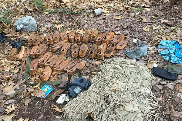 teror-orgutune-pence-darbesi-cok-sayida-silah-ve-muhimmat-ele-gecirildi-1577009902413.jpg Terör örgütüne "Pençe" darbesi! Çok sayıda silah ve mühimmat ele geçirildi-1