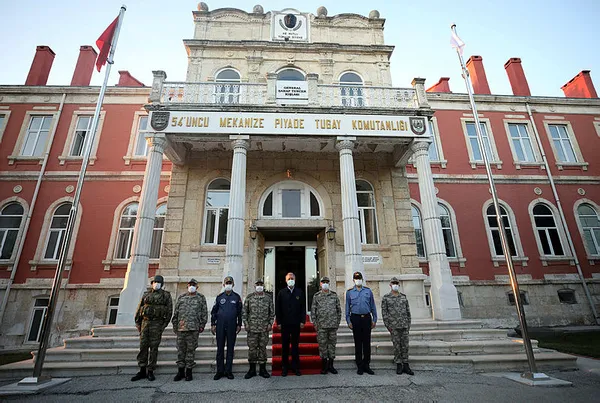 son-dakika-milli-savunma-bakani-hulusi-akar-ve-komuta-kademesi-yunanistan-sinirina-geldi-1596133103967.jpg Son dakika: Milli Savunma Bakanı Hulusi Akar ve komuta kademesi Yunanistan sınırına geldi-5