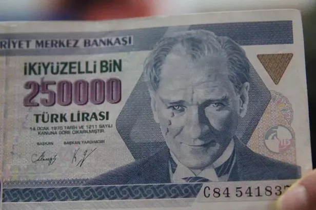 eski-banknot-deyip-gecenler-bin-pisman-250000-tldeki-hatayi-goren-yasadi-paraya-para-demeyeceksiniz-1693992403496.jpg Eski banknot deyip geçmeyin! 250.000 TL'deki bu hatayı gören yaşadı! Paraya para demeyeceksiniz-9