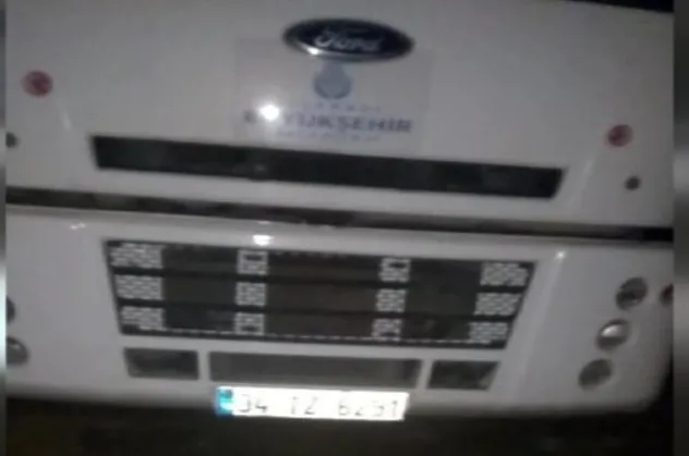İBB logolu kamyona suçüstü! Kaçak döküm yaparken yakalandı!