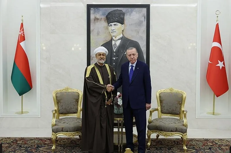Başkan Erdoğan Umman Sultanı Heysem bin Tarık'ı Esenboğa Havalimanı'nda karşıladı. (AA)