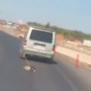 Köpeği araca bağlayıp sürükledi