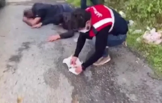 İstanbul'da tarihi eser kaçakçılarına baskın! 2 şüpheli gözaltına alındı-2