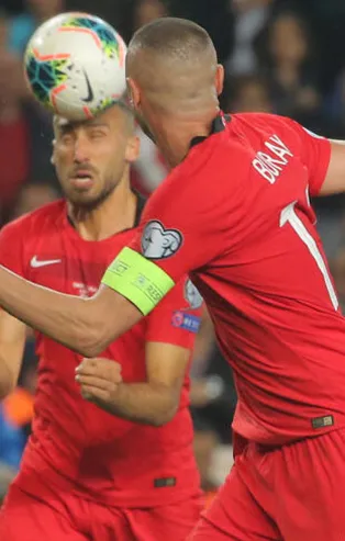 Türkiye-Arnavutluk maçında Burak Yılmaz'ın çok konuşulan görüntüsü