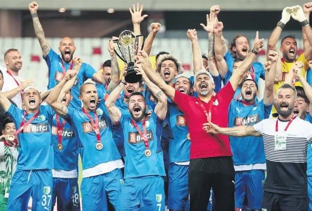 buksayi-lense-kaptiran-besiktas-caicedoyu-istanbula-davet-etme-karari-aldi-1653865118372.jpeg Buksa'yı Lens'e kaptıran Beşiktaş Caicedo’yu İstanbul’a davet etme kararı aldı-10