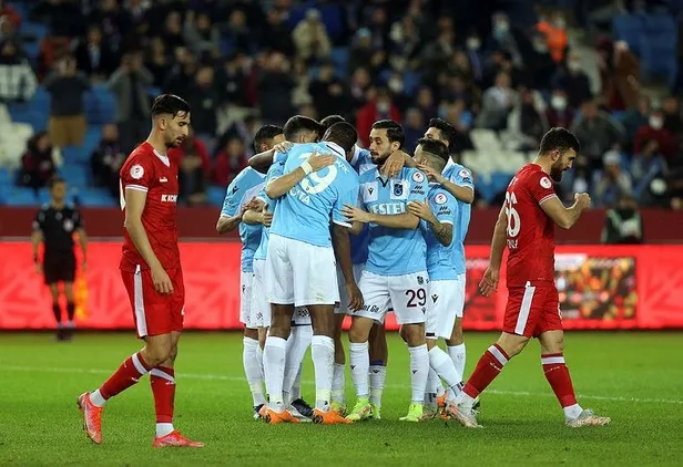 lig-lideri-trabzonspor-boluyu-da-yendi-kupada-son-16ya-yukseldi-1640730035240.jpeg Lig lideri Trabzonspor Bolu'yu da yendi! Kupada son 16’ya yükseldi...-2