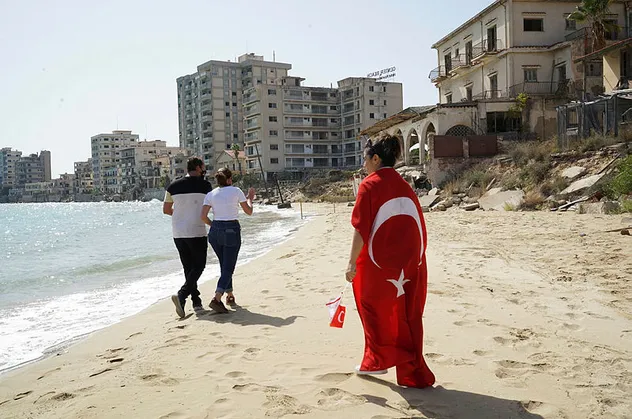 Tarihi Kapalı Maraş kararı sonrası gözyaşlarına hakim olamadı! KKTC halkından Türkiye'ye teşekkür