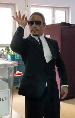 Ünlü isimler sandık başında