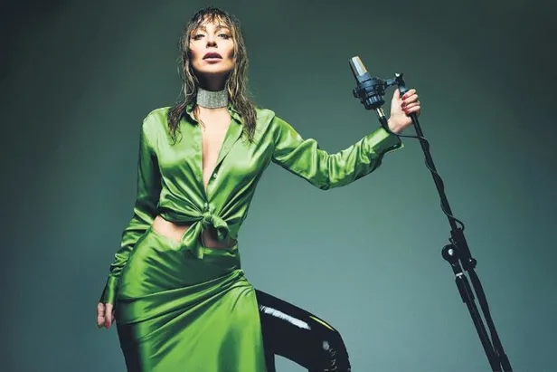 hadisenin-gundeme-bomba-gibi-dusen-hamile-oldugu-iddialarina-guzel-popcudan-cevap-geldi-1645816016885.jpeg Hadise'nin gündeme bomba gibi düşen hamile olduğu iddialarına güzel popçudan cevap geldi-8