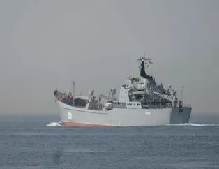 Rus savaş gemisi İstanbul Boğazı’ndan geçti!