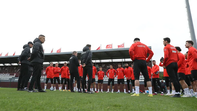 Kuntz'dan flaş karar! İşte Türkiye Ermenistan maçı 11'i - 13