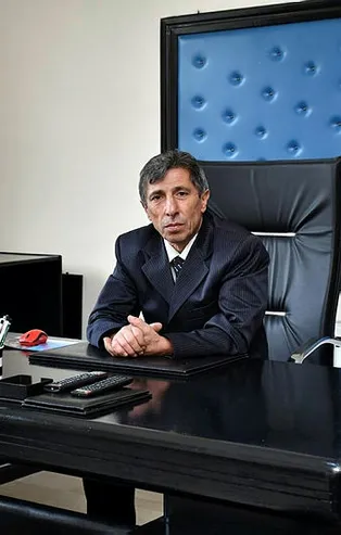 Zonguldak'ta sır ölüm! Kendisinden haber alınamayan okul müdürü okulun merdivenlerinde bilekleri kesilmiş halde bulundu!