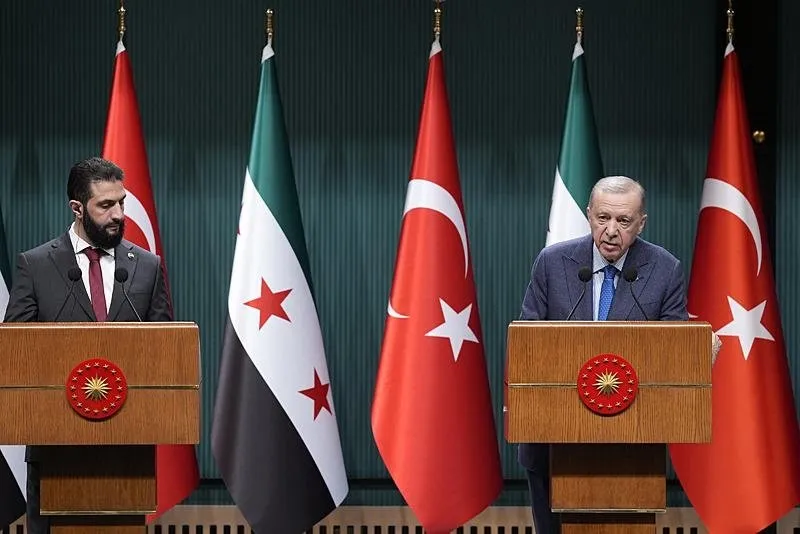 Başkan Recep Tayyip Erdoğan, Suriye Cumhurbaşkanı Ahmed Şara'yı Cumhurbaşkanlığı Külliyesi'nde kabul etti. Görüşmenin ardından Erdoğan ve Şara, ortak basın toplantısı düzenledi. (AA)