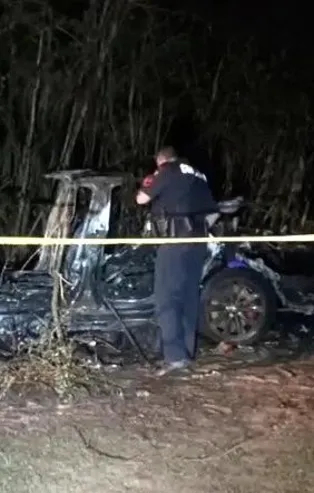 ABD'de sürücüsüz Tesla aracı ağaca çarptı! Kazada 2 kişi yanarak can verdi