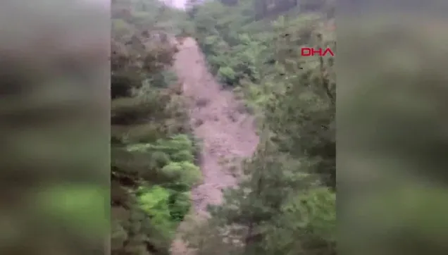 Amasya Taşova heyelan anı kamerada