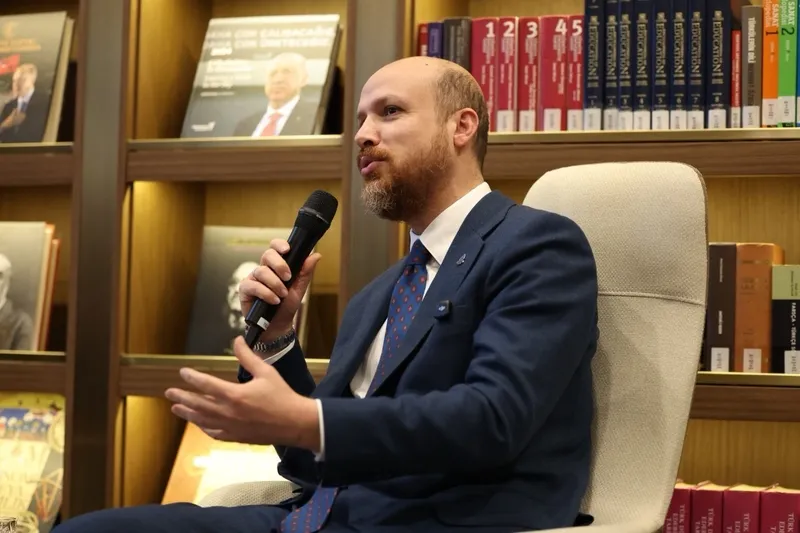 fenerbahcenin-transferini-baskan-erdogan-cozmustu-bilal-erdogandan-kante-aciklamasi-sporcu-bir-cumhurbaskani-v-1770313012440.jpeg Transferi Başkan Erdoğan çözmüştü! Bilal Erdoğan'dan Kante açıklaması: "Fenerbahçeliler olarak ayrı zevklendik"-2