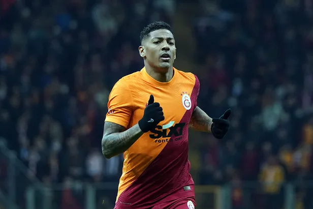 galatasaraya-patrick-van-aanholt-mujdesi-imdada-komsu-yetisti-1671100168315.jpg