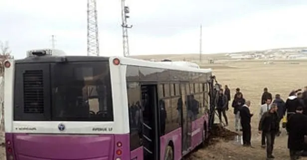 Van’da belediye otobüsü kamyona çarptı:19 yaralı