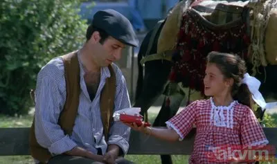 yesilcam guzeli hulya kocyigit in torununa bakin aslisah alkoclar in gelinlikli hali ayni anneannesinin gencligi galeri takvim
