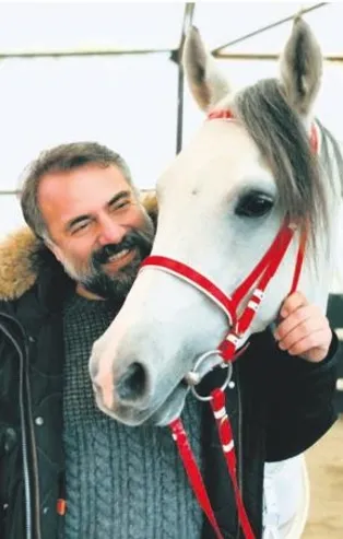 Eşkıya Dünyaya Hükümdar Olmaz'ın Hızır'ı Oktay Kaynarca, at binip stres attı