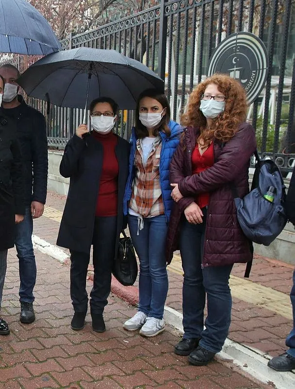 Melek İpek'in avukatı Hüseyin İlerioğlu kan donduran detayları açıkladı: "Anne babam bizi öldürmeye mi geldi?"-2