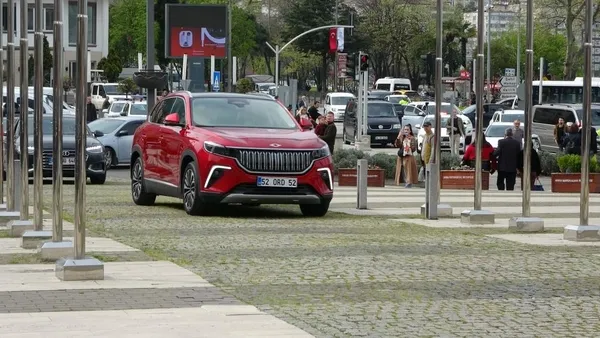 milli-gurur-togg-orduda-vatandasi-aglatti-kendi-otomobilimize-bindigim-icin-cok-mutluyum-1681829165890.jpeg Milli gurur TOGG Ordu’da vatandaşı ağlattı: “Kendi otomobilimize bindiğim için çok mutluyum”-2