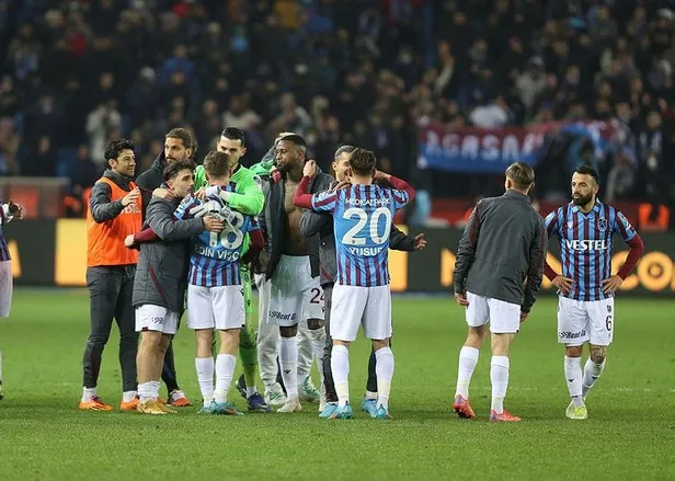 trabzonspor-uzun-sure-unutulmayacak-bir-sona-dogru-ilerliyor-gozunu-rekora-dikti-1647211887323.jpeg