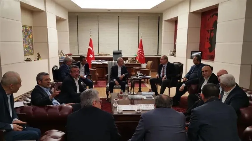 chp-ile-yeni-parti-mecliste-komsu-oldu-ozgur-ozelin-odasi-degismedi-1787147148097.jpeg TBMM’de CHP ile Yeni Parti komşu oldu: Oda dağılımı değişti-5